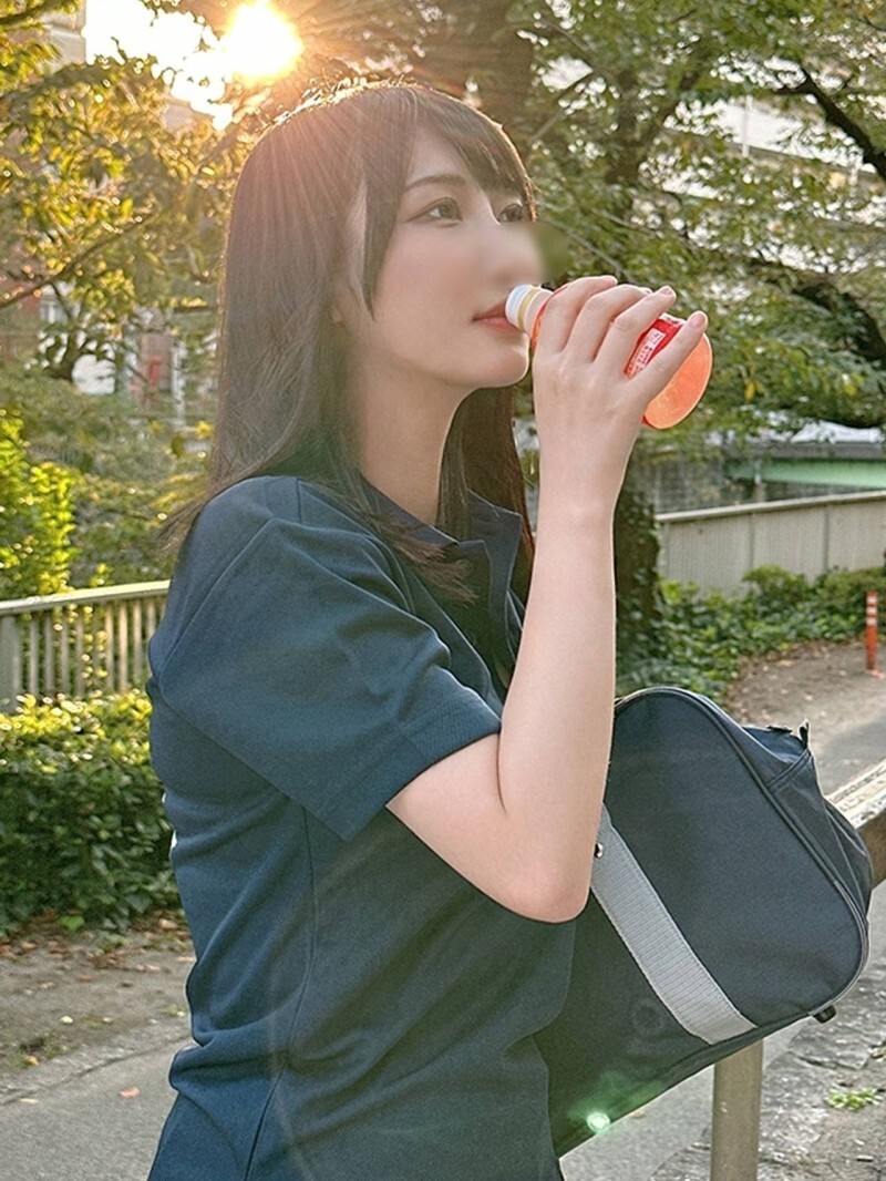 【大和抚子美人！ 】和友人啪啪的美女！令和少女的裸露性爱影片。她还享受著裸露中出性爱，哈哈 [4K高清ZIP压缩包]
