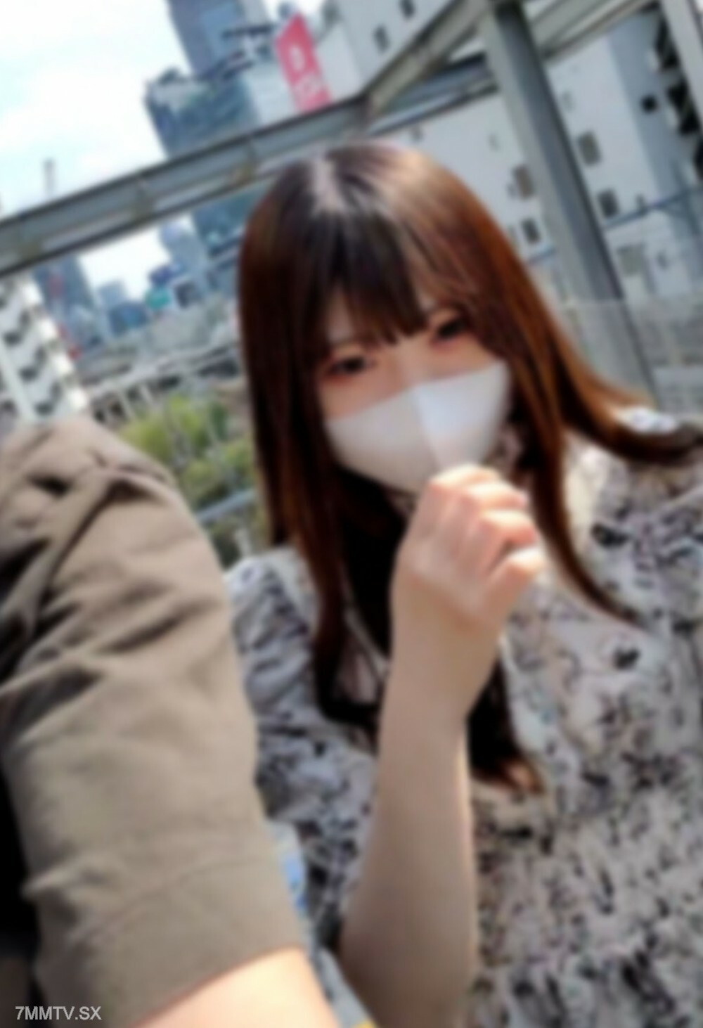 “我是一家之主，我的学费是……”一名18岁的白皮肤女子，一副第一次P活动的样子，心情紧张。不肯充当法律挡箭牌的无知女人，充满了阻碍和射精。 。
