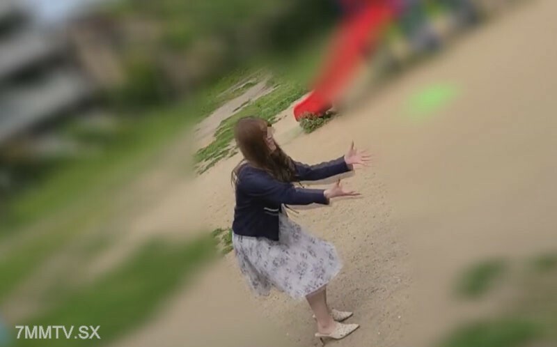 受托的老师在家被别人粘著，不断奴役射精G奶单亲妈妈