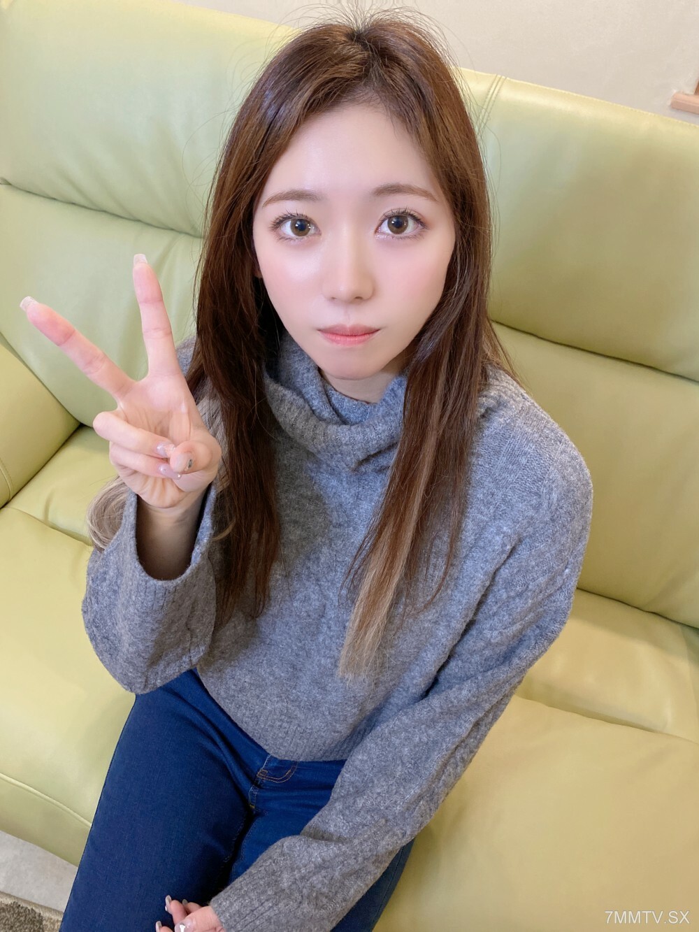 Yuri-chan，一名美容师，同时也是一名美发师。已经关闭连接了，我是一个暴露在光中的下层人物。我有你的消息。我在老师的身体和背部，我有两个阴道精液，但是你有什么麻烦吗？