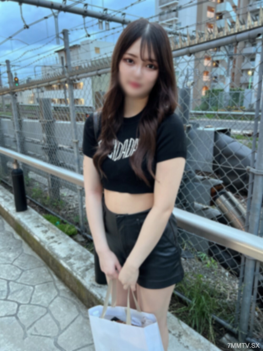 “**这是工作周年纪念日” 一位9岁的厚脸皮活泼女孩，身上有印花。与南八外道射精来了！冰山通用雌性覆孔中年饵教学，多次射精具有敏感性。